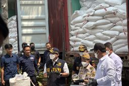 30 kontainer beras dan garam ilegal disamarkan sebagai bahan kimia