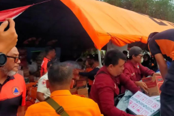 Pemkot Padang Panjang salurkan bantuan bagi korban banjir bandang Arosuka
