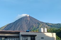 Pos PGA sebut jarak luncur lava Gunung Karangetang capai 1.100 meter