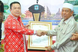 Wesly terima penghargaan tokoh toleransi Pematangsiantar dari FKUB