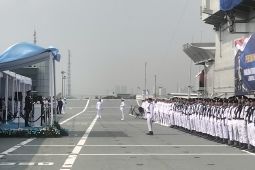 Bendera Merah Putih akhirnya berkibar di kapal induk KRI Sriwijaya-100
