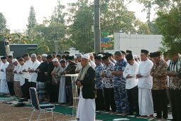 Bupati Belitung shalat Istisqa bersama ratusan masyarakat mohon turun hujan