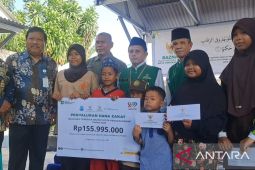 Baznas Pangkalpinang serahkan beasiswa bantu 433 siswa