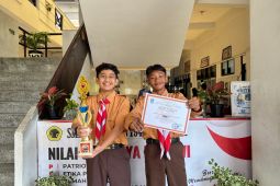 Dua siswa SMPTAG Surabaya raih juara 2 Olimpiade Matematika