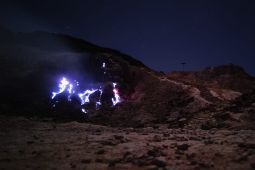 Fenomena Blue Fire Papandayan diteliti, Badan Geologi ungkap penyebabnya