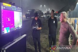Kapolda Kalsel pantau titik api di Gubernur Syarkawi lewat drone thermal