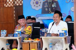 Kapolri "Ngaji Kebangsaan" bersama Gus Baha di Rembang