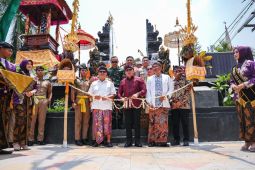 Keberagaman rumah ibadah di alun-alun, gambaran keragaman warga
