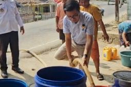 DPRD Gorontalo Utara salurkan air bersih ke wilayah terdampak kemarau