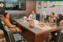 Sekda Barito Kuala bersama Bank Kalsel bahas penguatan digitalisasi keuangan.