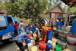 Ribuan liter air bersih disalurkan atasi kekeringan El Nino di Jawa Tengah