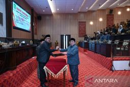 Pemkab-DPRD Sumenep lindungi petani melalui perda