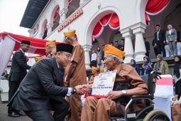 Hari Bhakti Postel 81 di Bandung beri penghormatan kepada veteran lewat tali asih