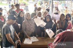 476 keluarga di Kelurahan Pulang Pisau terima bantuan beras