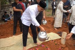 Bupati dan Wakil Bupati Merangin hadiri pemakaman Alm. Syafrudin Hadi