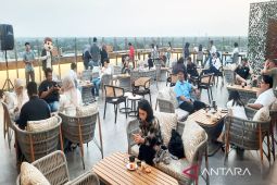 Stratos Rooftop & Bar, nongkrong asik di ketinggian langit Banjarbaru