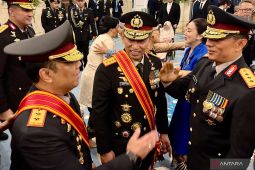Prabowo anugerahi Listyo Sigit dan Dedi Prasetyo bintang kehormatan RI
