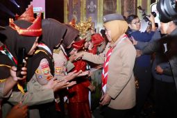Khofifah minta santri pramuka PPSN ambil peran jaga persatuan-keutuhan