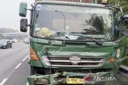 Dua truk terlibat kecelakaan di Tol Jagorawi KM 16 arah Ciawi