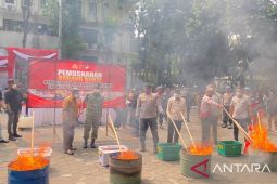 Polres Cimahi Musnahkan 150 Kg Tembakau Sintetis Senilai Rp15 Miliar