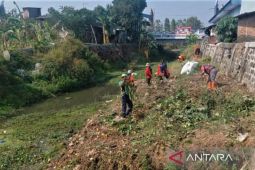 BPBD Madiun bersihkan Kali Piring guna cegah banjir saat musim hujan