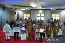 Pemkab HST beri penghargaan kepada 75 PNS purna tugas