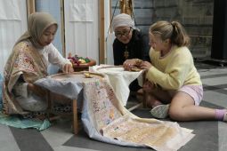 Dekranasda Padang Pariaman promosikan Sulam Kapalo Samek di Belgia