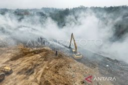 Foto - Operasional TPA Sumompo berjalan normal pascakebakaran