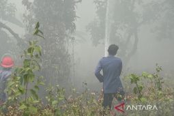 Kebakaran sekitar TPAS Gunung Santri Cirebon: Api diusahakan tidak meluas