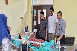 Anggota DPRD Madina Fraksi Golkar besuk Binsar di RSUD Panyabungan