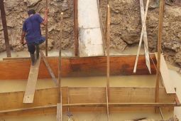 Pastikan pembangunan berjalan, Polsek Salapian monitoring Jembatan Merah Putih