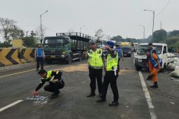 Tabrakan beruntun di Cipularang, 15 kendaraan terlibat dan satu orang terluka