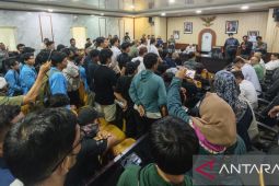 DPRD Babel terima aksi unjuk rasa ratusan warga dan mahasiswa, tuntut pencopotan Kades Bedengung