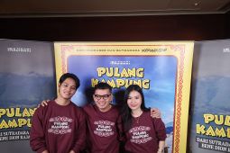 Tiga anggota Agak Laen jadi anak band di film musikal "Pulang Kampung"
