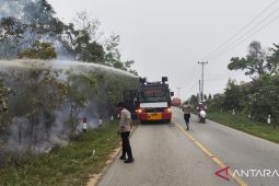 Brimob Polda Kalbar dan BPBD cegah karhutla di permukiman warga Sintang