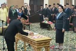 Lynda Kristiane dilantik menjadi Sekretaris Daerah Murung Raya