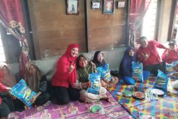 DPC PDI Perjuangan Bangka Selatan distribusikan 5 ton beras ke masyarakat