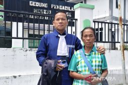 Advokat Benri Pakpahan dampingi petani lansia hingga divonis bebas di PN Balige