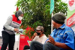 Pertamina bagikan 10.000 masker untuk warga di Palembang