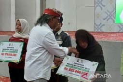 Baznas Temanggung salurkan ratusan beasiswa