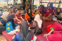 Dinkes Kayong Utara salurkan obat dan BMHP ke puskesmas