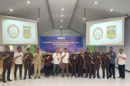 Kejari Kediri serahkan aset ke PG Ngadiredjo untuk emplasemen tebu