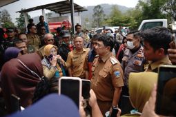 Pemkab Garut menurunkan tim medis atasi masyarakat dampak kebakaran TPA