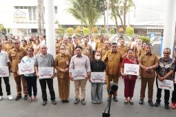 Wali Kota Ambon imbau warga pakai masker saat beraktivitas dan tidak membakar lahan