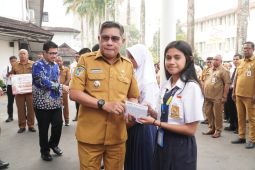 Wali Kota Ambon dorong budaya menabung bagi pelajar tingkatkan literasi dan inklusi keuangan
