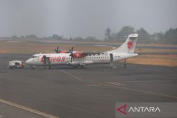 Sejumlah penerbangan di Bandara Pattimura Ambon ditunda sejak 8 September akibat kabut asap