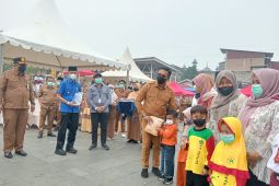 Solok Selatan bagikan 26.912 seragam gratis bagi siswa