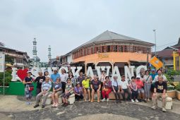 Wisatawan Singapura jelajahi pesona Pontianak hingga Singkawang