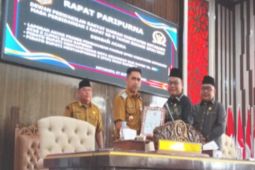 DPRD dan Eksekutif sahkan lima Raperda