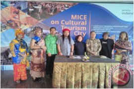 Taman Nusa-GloBali Gelar Peringatan "Seabad Pariwisata Bali" (Video)